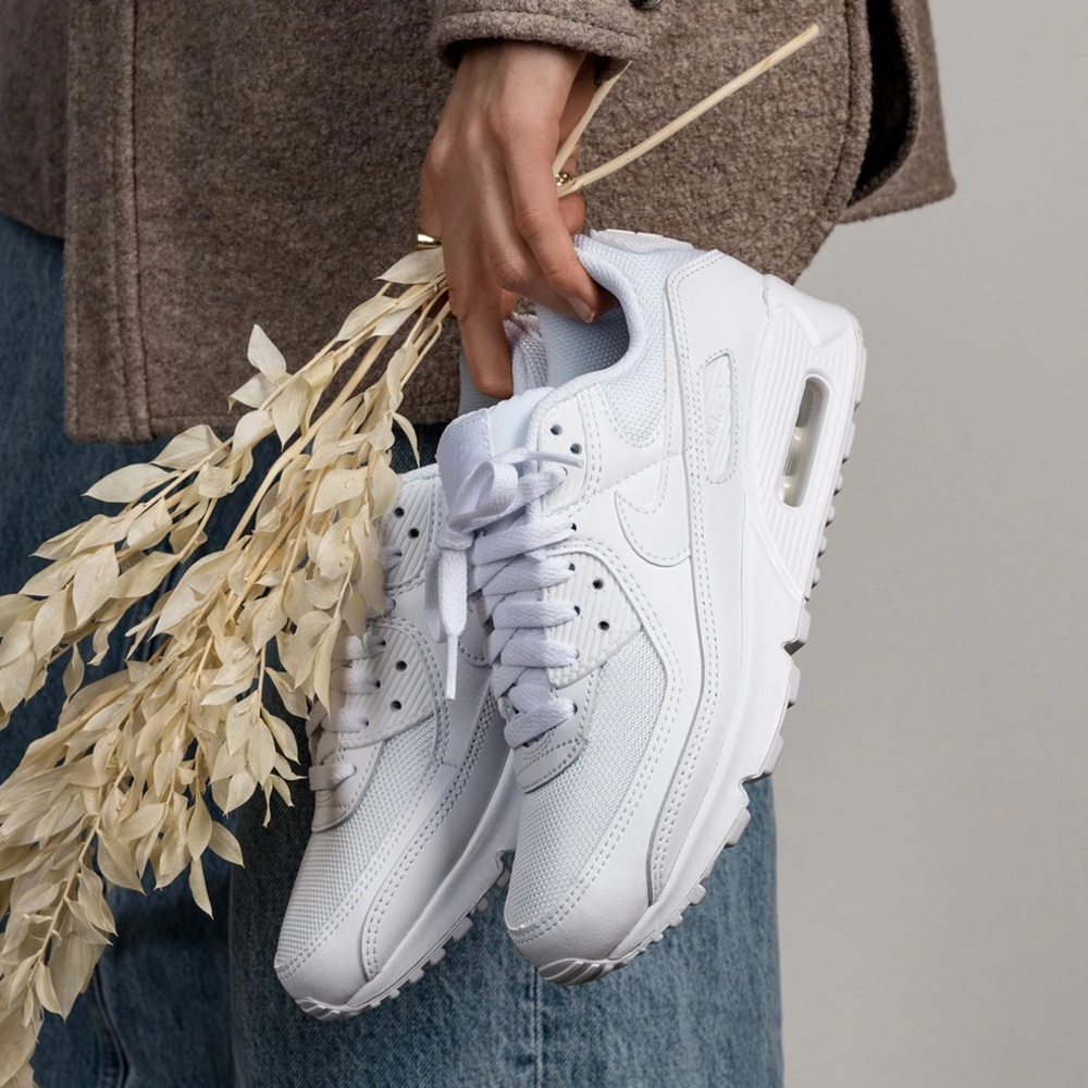 NWT Nike Air Max 90 Women’s Shoes - Picture 1 of 9